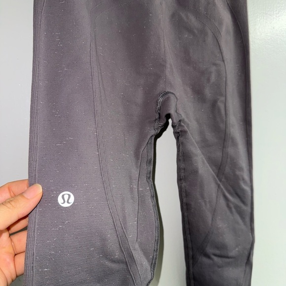 Lululemon seamless tight size 4 - Picture 4 of 7